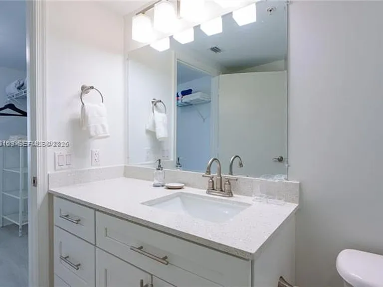1750 N Bayshore Dr #2401 — Photo 23