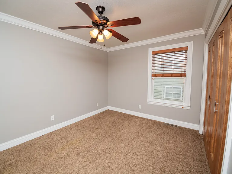 405 Galway Dr — Photo 40