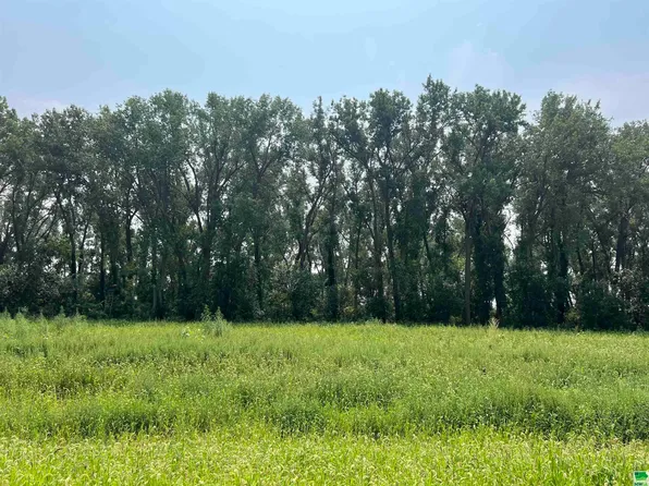 46055 Daniel Pl, Vermillion, SD 57069