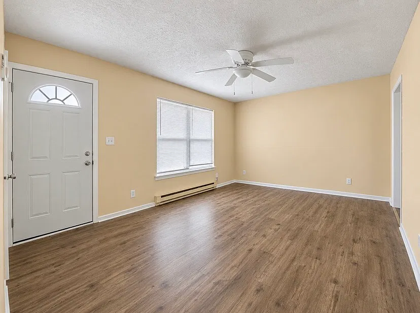 3 bed, 1100 sqft, $1,600 — Photo 2