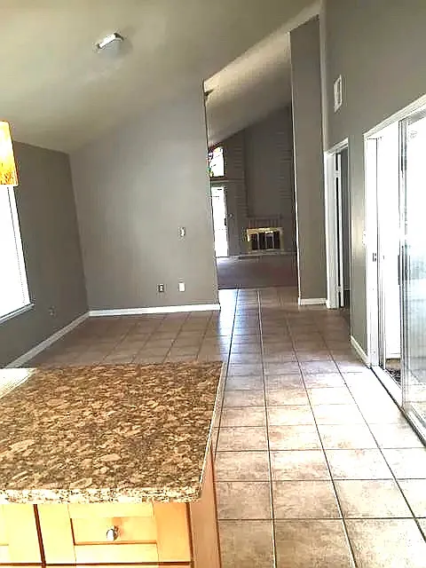 4 bed, 1410 sqft, $3,045 — Photo 3