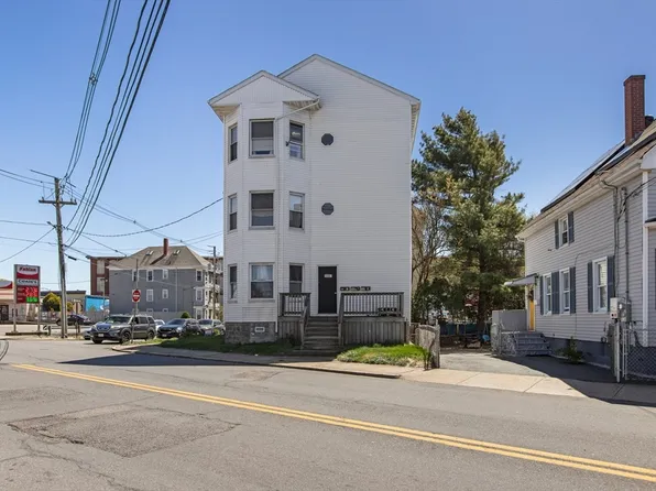1037 Cove Rd, New Bedford, MA 02744