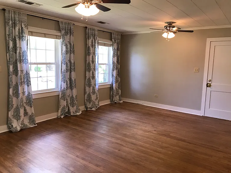 212 Park Ave — Photo 1