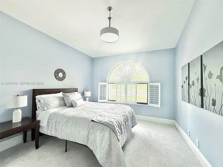 400 Alexandra Cir — Photo 58