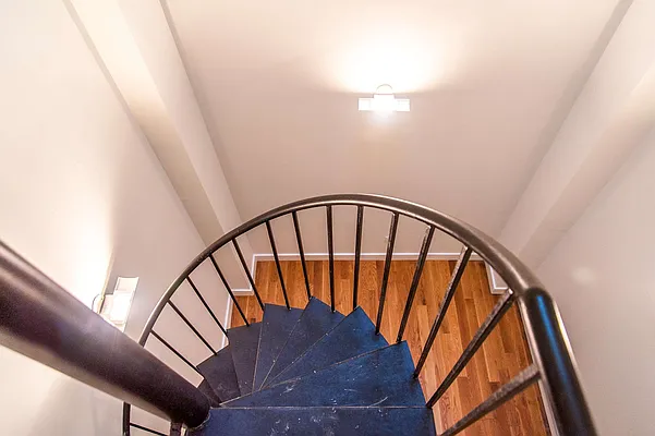 Rented by Nooklyn NYC LLC | media 100