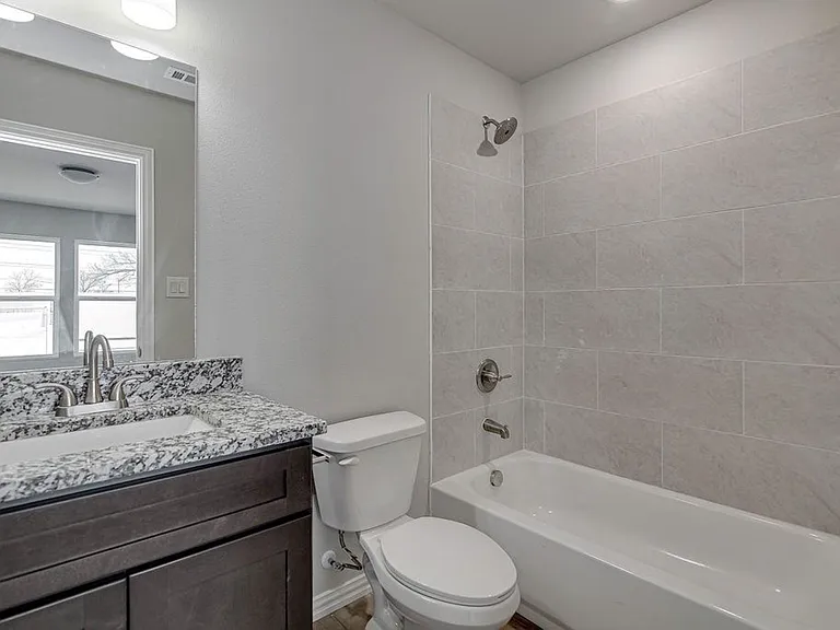 1138 E Broadway Ave — Photo 7