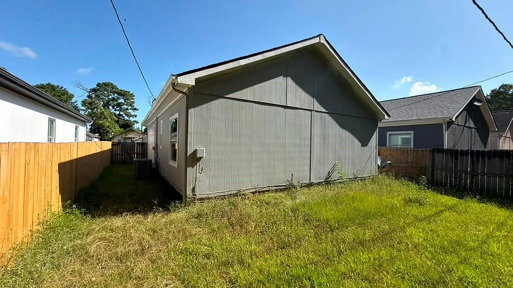 3 bed, 2.0 bath, 1188 sqft, $1,800 — Photo 4