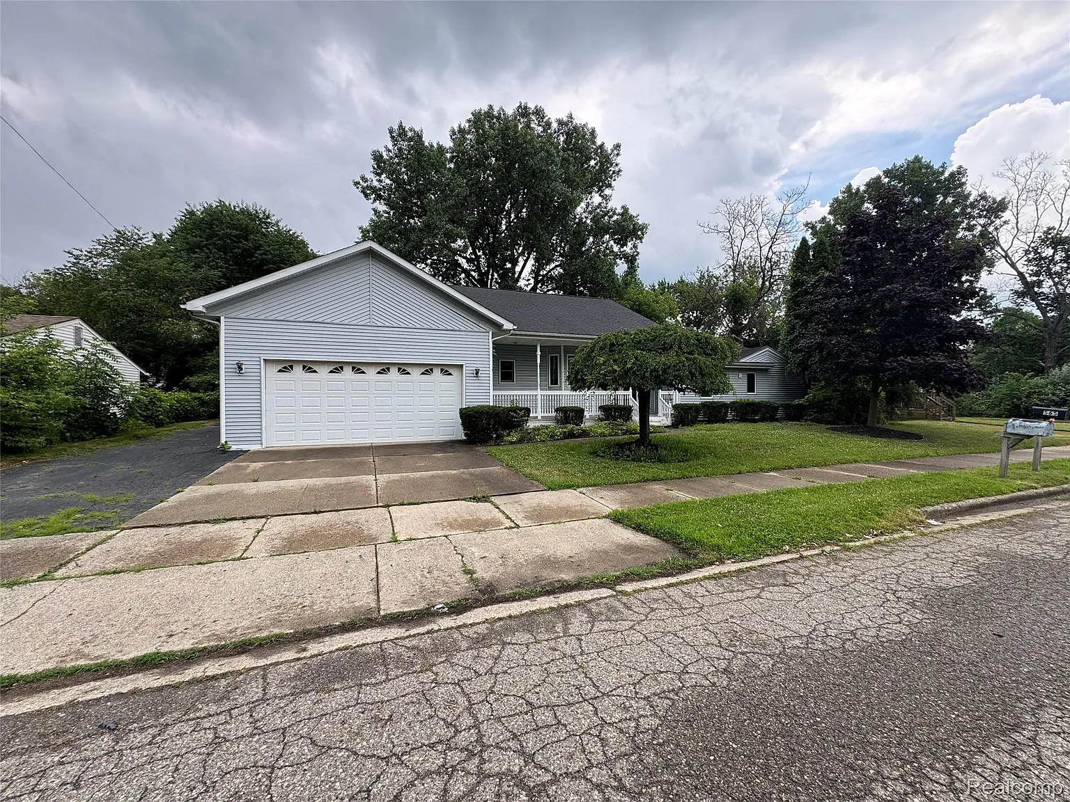 565 Highland Ave photo 1