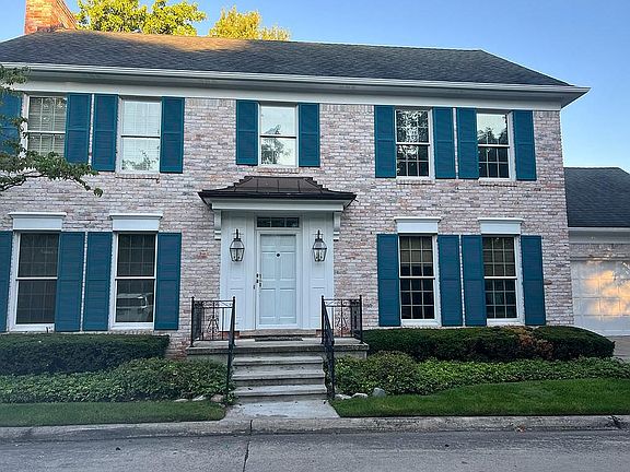 2nd image of 929 Lochmoor Pl