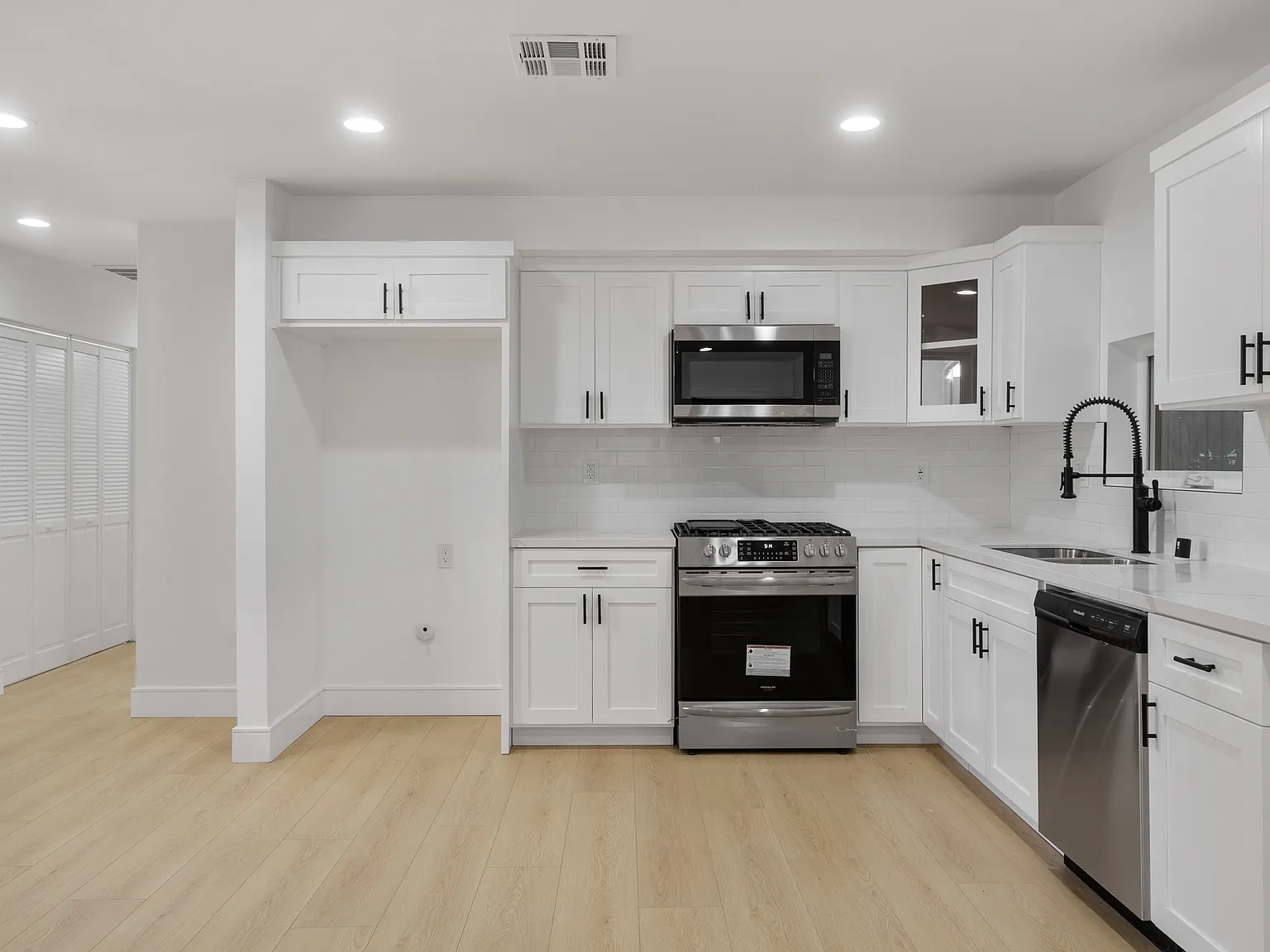 3 bed, 1400 sqft, $4,495 — Photo 1