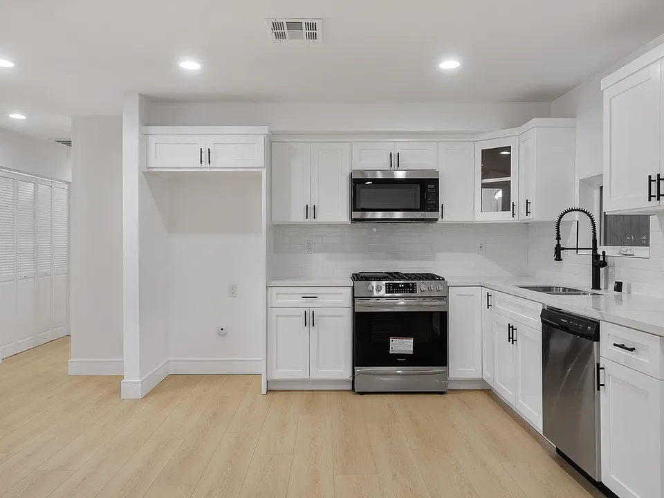 2708 S Cochran Ave