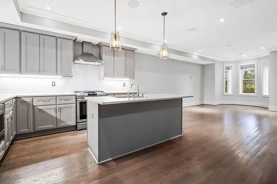 Modern 3BR Condo with 3 Full Baths, Private Balcony & Open Living — Photo 3