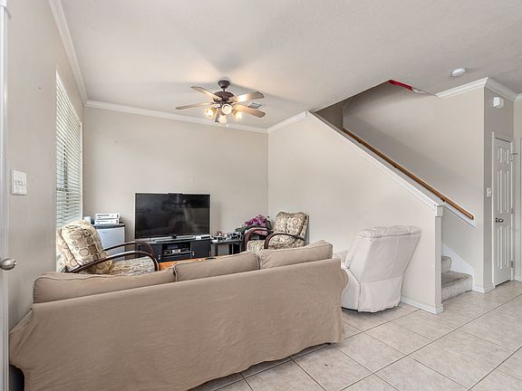 3rd image of 203 Forest Dr