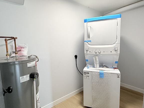 3rd image of 2940 Elsmere Ave #202