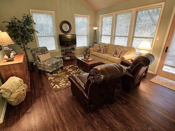 4th image of 2213 Colleen Dr