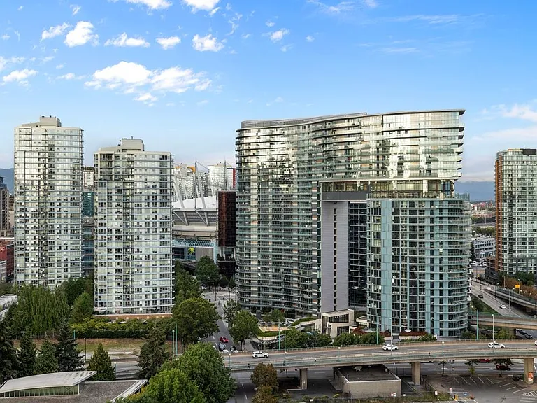 1077 Marinaside Cres #2201 — Photo 16