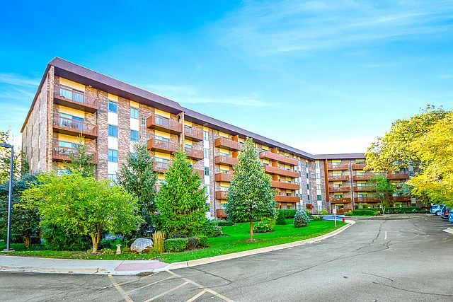 1st image of 120 Lakeview Dr APT 512