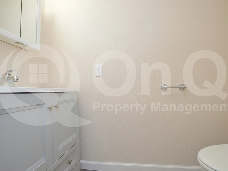 1418 E Knoll Cir #2 — Photo 6