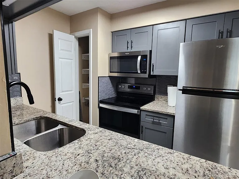 211 Thorn Tree Pl — Photo 9