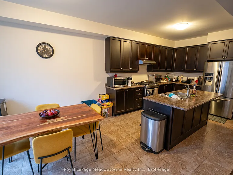 1528 Chretien St — Photo 11