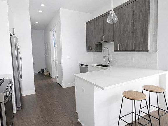 5th image of 2218 W Madison St #314