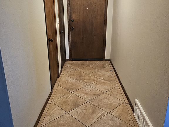 5th image of 637 SW 13th St