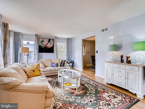 5th image of 1104 Pleasant Valley Dr