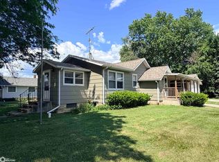 218 6th St SW, Hampton, IA 50441