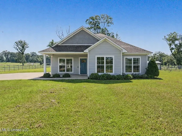 119 Water Oak Dr, Lucedale, MS 39452