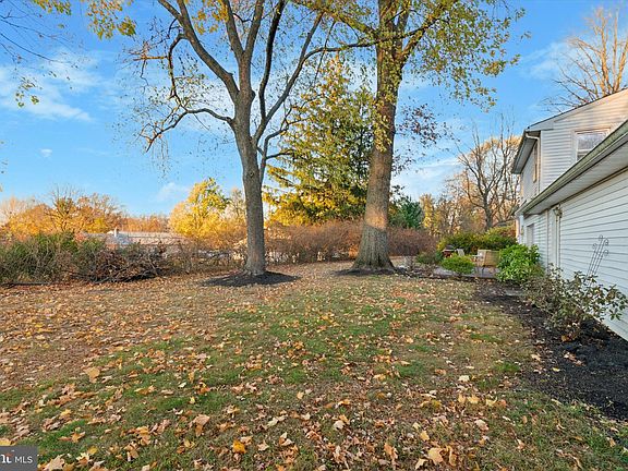 3rd image of 95 Cloverly Dr