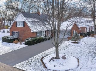 1204 Candlewood Hill Rd, Northbrook, IL