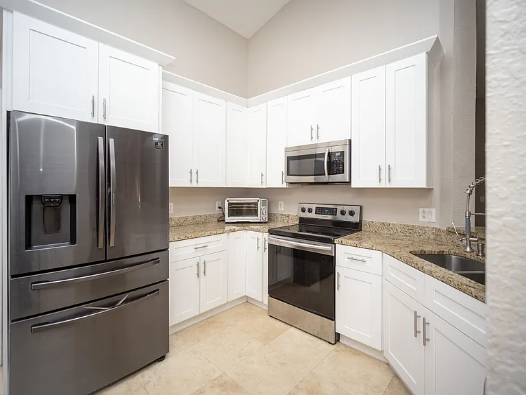 464 Gleneagles Dr — Photo 4