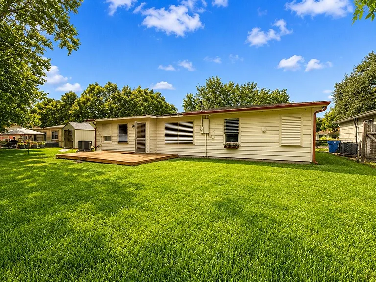 5013 Live Oak Dr — Photo 3