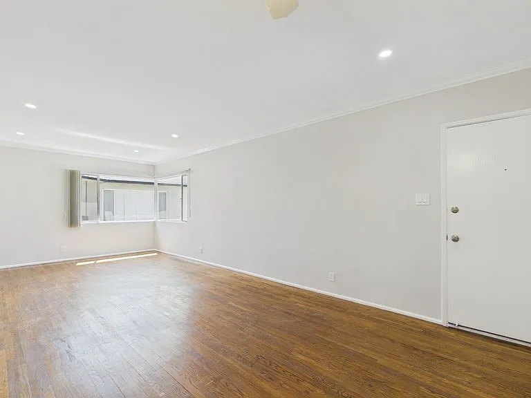 1720 Grevelia St #H — Photo 2
