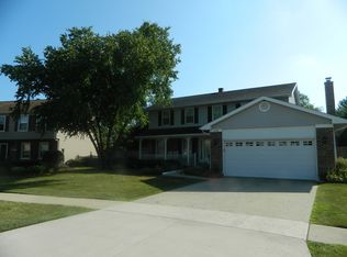 1736 Roosa Ln, Elk Grove Village, IL 60007