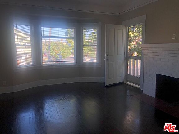 2nd image of 1423 1/2 S Harvard Blvd