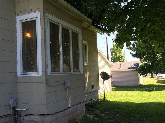 3rd image of 217 Oak St