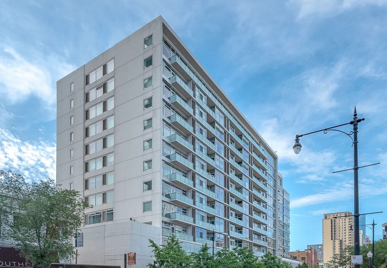 2 bed, 1045 sqft, $1,700 — Photo 2