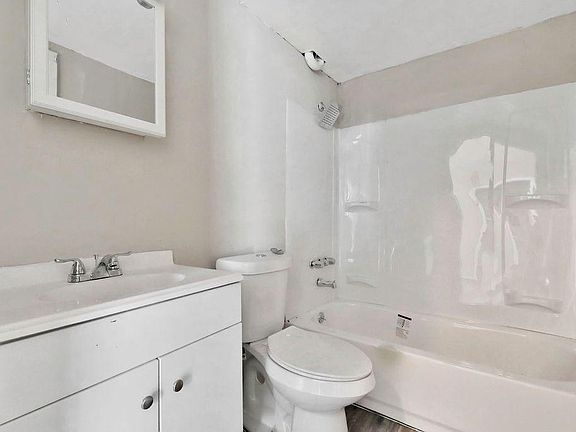 3rd image of 1360 W 23rd St