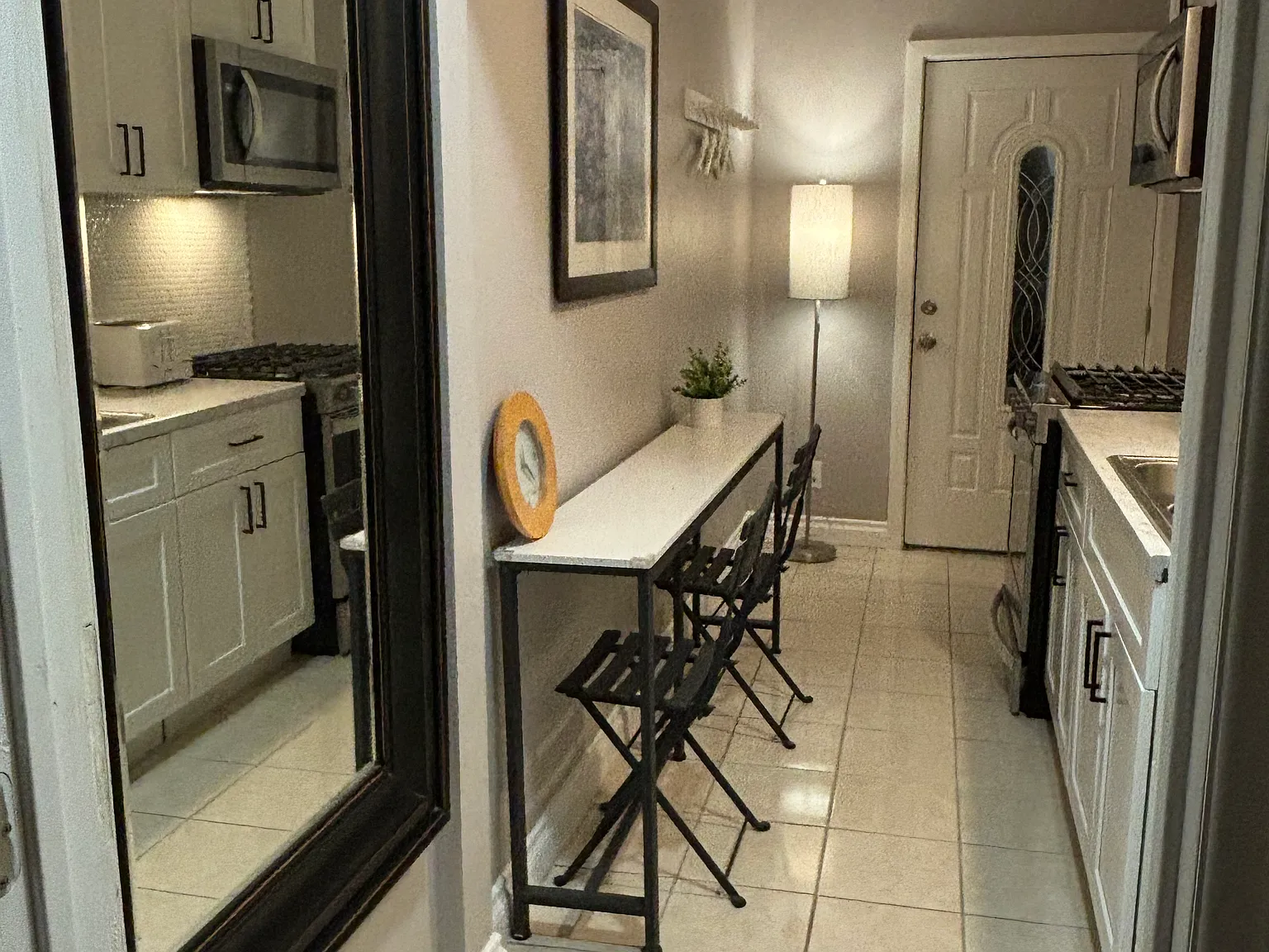 1 bed, 330 sqft, $1,900 — Photo 2