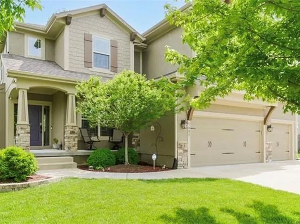 1005 SW Whistle Dr, Lees Summit, MO 64082