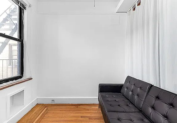 5th image of 124 W 93rd St