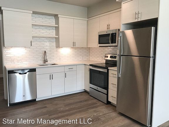 3rd image of 6770 N Maryland Ave #105