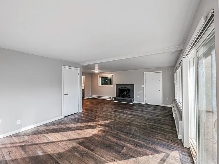 5956 Fauntleroy Way SW — Photo 2