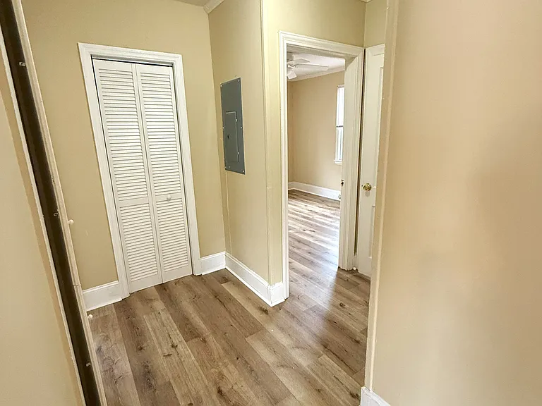 445 Robney Dr — Photo 6