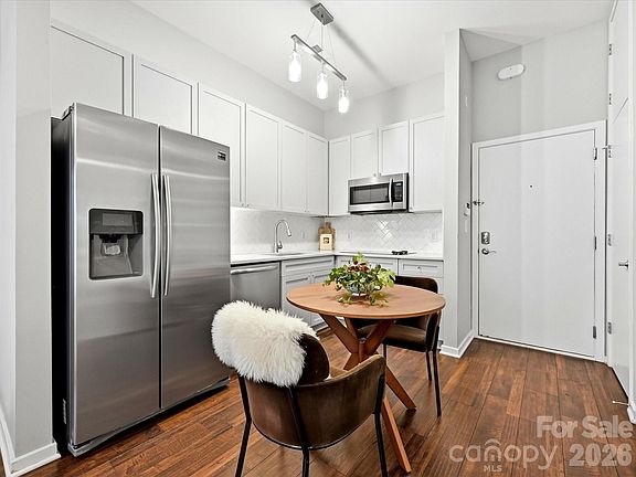 5th image of 2125 Southend Dr APT 243