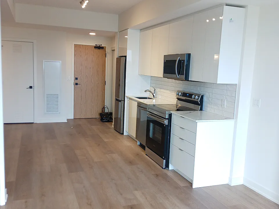 33 Erie Ave #804