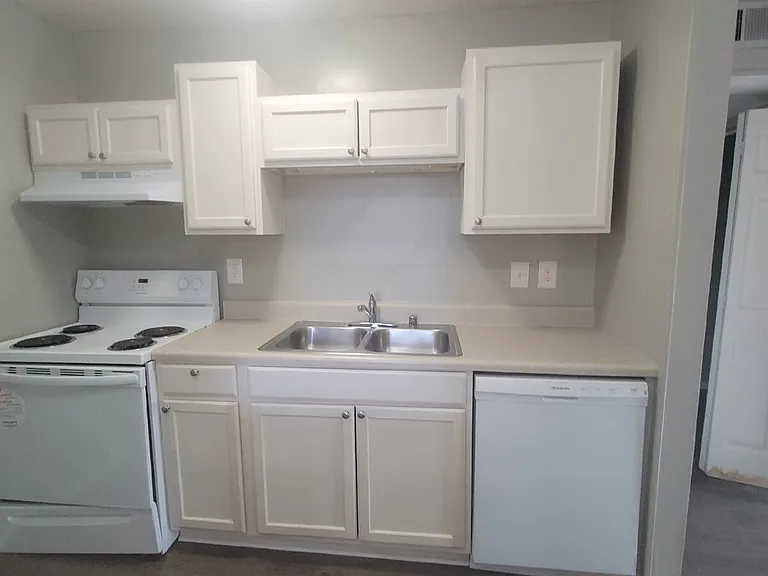 906 Candlewood Dr NW #C — Photo 6