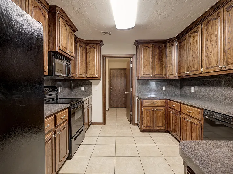 509 Finch St — Photo 9
