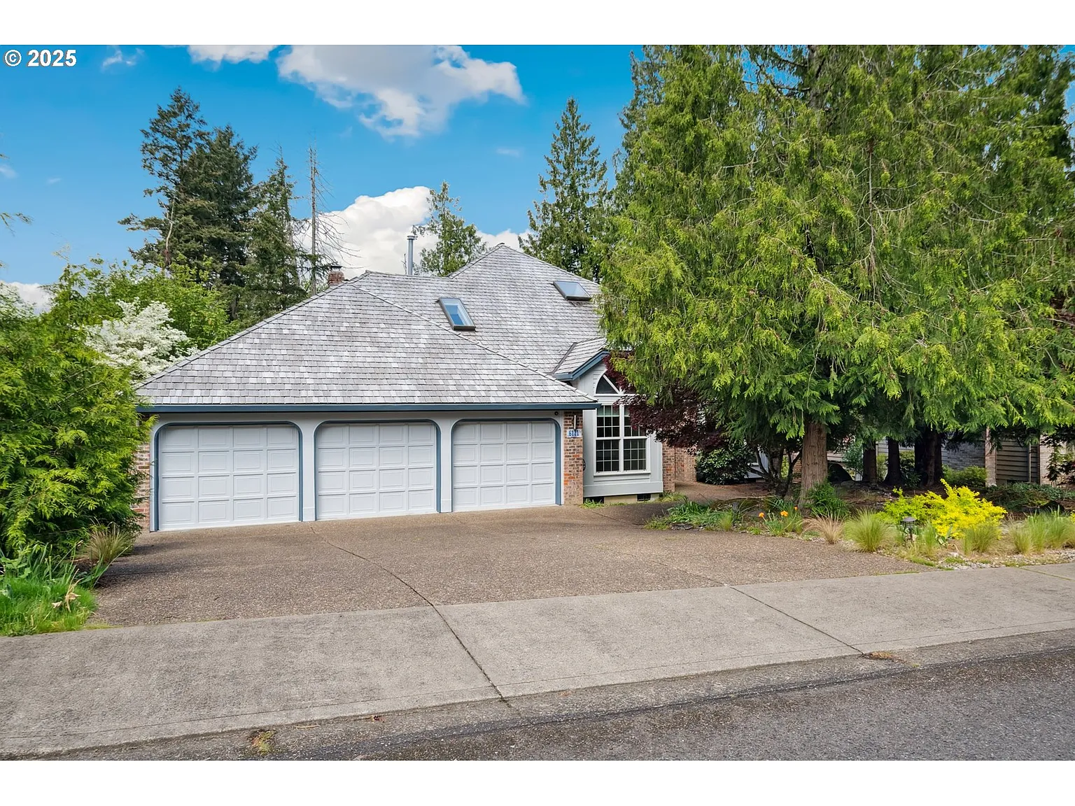 6121 SW Orchid Dr photo 1